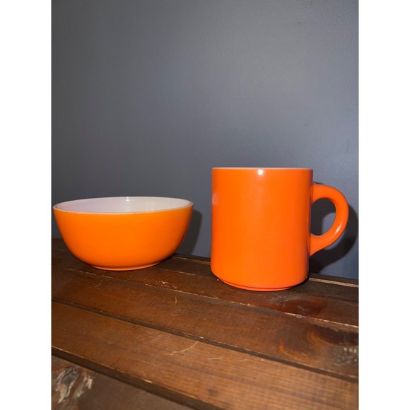 Set Of Mug & Small Bowl MCM Hazel Atlas In Bright Orange - Milk Glass, 60s - Picture 2 of 8
